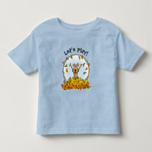 T-shirt Pour Les Tous Petits Chien Jouant dans un seau de feuilles d'automne - 