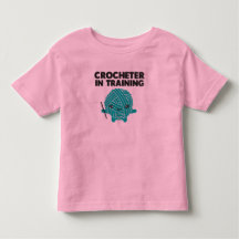 Crocheter dans la chemise d'enfant en bas âge de