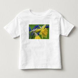 T-shirt Pour Les Tous Petits Détail des fleurs de jonquille et de jacinthe. Cré