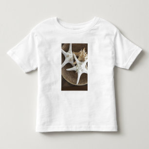 T-shirt Pour Les Tous Petits Étoiles de mer dans un panier