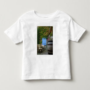 T-shirt Pour Les Tous Petits France, Les Baux de Provence, patio de café