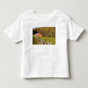 T-shirt Pour Les Tous Petits Grange rouge et clôture le long du Blue ridge