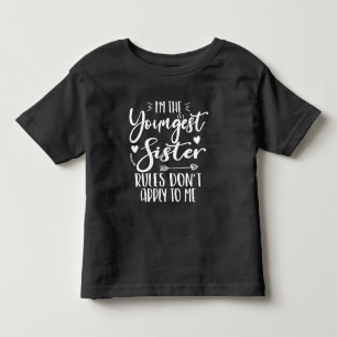 T-shirt Pour Les Tous Petits Je suis la plus jeune sœur amoureuse du sarcasme S