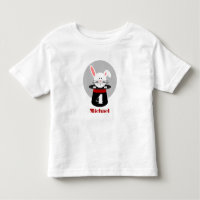 Lapin dans la chemise d'anniversaire de magicien