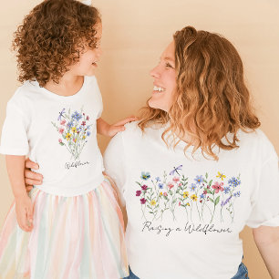 T-shirt Pour Les Tous Petits Levée d'un Fleur sauvage   Mère fille jumelée