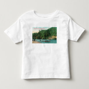 T-shirt Pour Les Tous Petits Natation près du dock sur la rivière russe