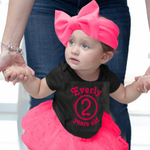 T-shirt Pour Les Tous Petits Rose personnalisé vieux de deux ans