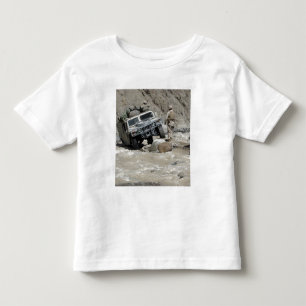 T-shirt Pour Les Tous Petits Une marine des USA guidant le conducteur de Humvee