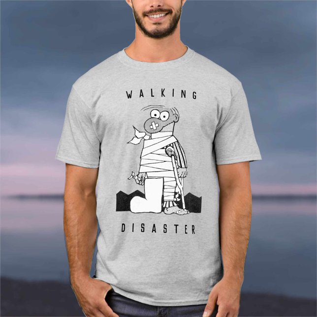 T-shirt Pour l'homme qui est un désastre de marche (Créateur téléchargé)