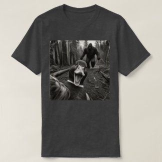 T-shirt Poursuite de Bigfoot par un canard colvert drôle