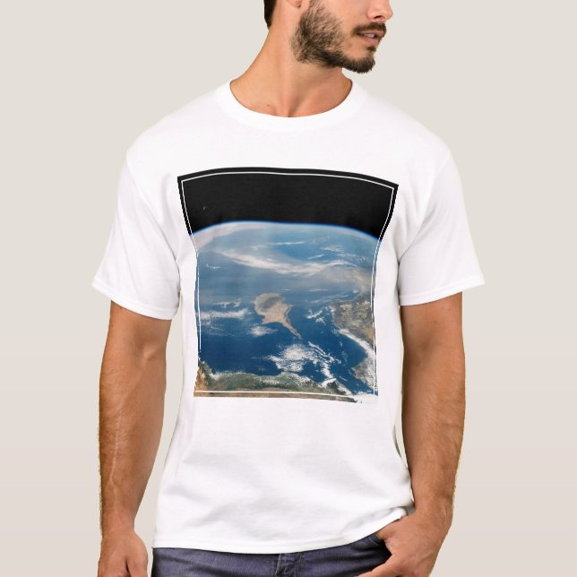 T-shirt Poussière Sur La Mer Méditerranée Et L'Île Chypre (Devant)
