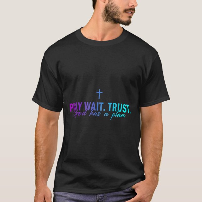 T-shirt Pray Wait Trust God Has A Plan Gradient Cross  (Devant)