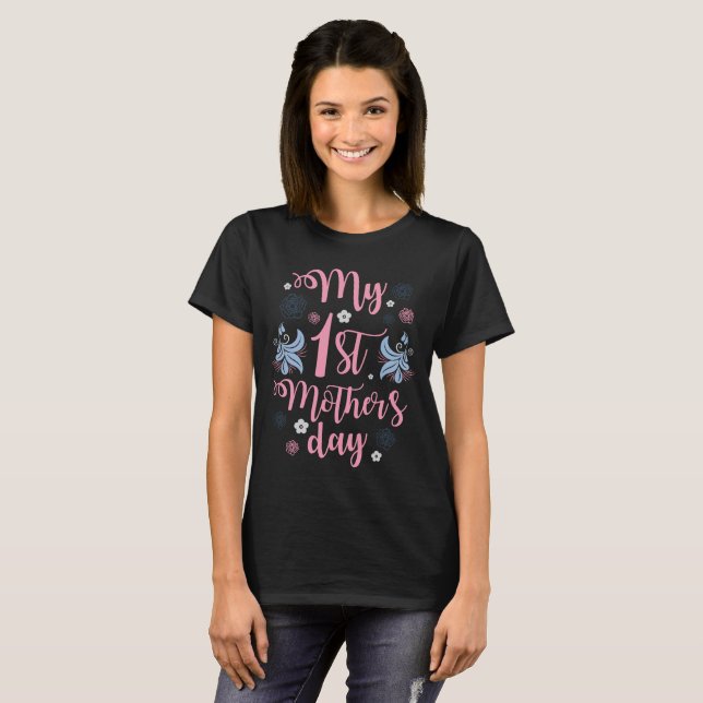 T-shirt Première chemise unique de cadeau du jour de mère (Devant entier)
