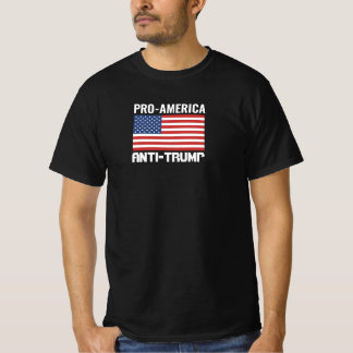 T-SHIRT "PRO AMERICA, ANTI TRUMP" B/W "TRUMP EST UN TRAÎNE