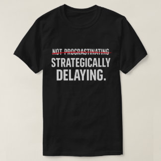 T-shirt Procrastinateur sarcastique drôle Stratégiquement 