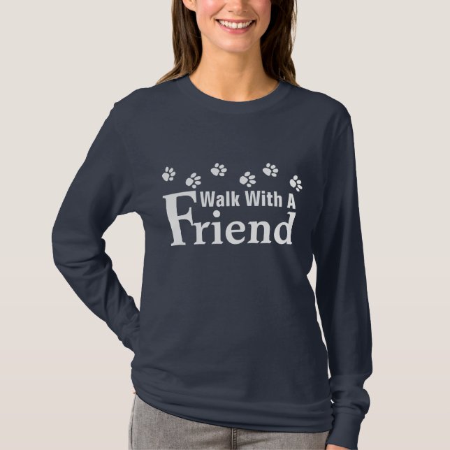 T-shirt Promenade avec une chemise de longues femmes de (Devant)