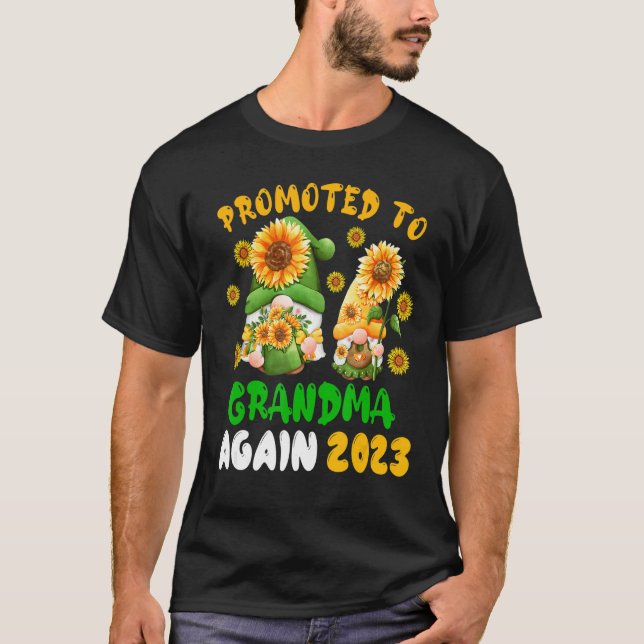 T-shirt Promoted To Grandma Again 2023 Two Floral Gnomes P (Devant)