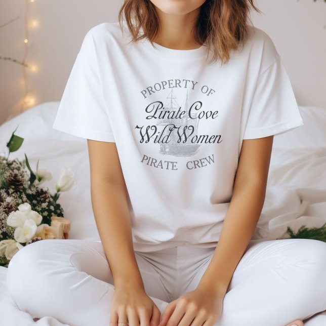 T-shirt Propriété de Pirate Cove Wild Women Pirate Crew (Créateur téléchargé)