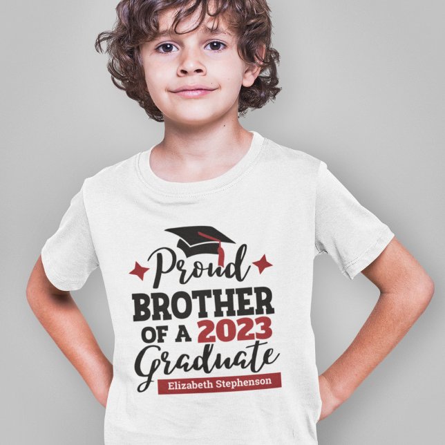 T-shirt Proud Brother 2023 diplômé noir rouge nom casquett (Créateur téléchargé)