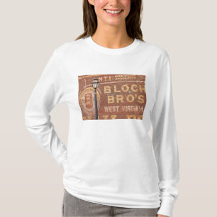 T-shirt Publicités sur le côté d'un bâtiment