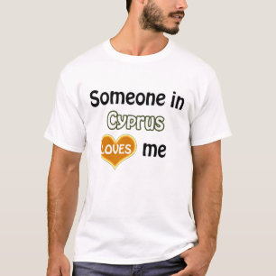 T-shirt Quelqu'un à Chypre m'aime