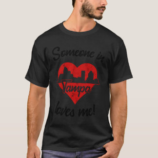 T-shirt Quelqu'Un À Tampa M'Aime Red Heart Skyline