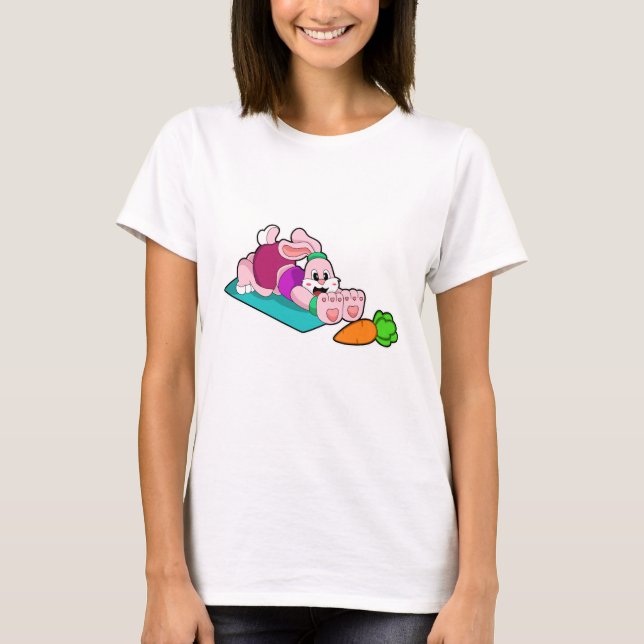 T-shirt Rabbit avec carotte au Yoga sur tapis de Yoga (Devant)