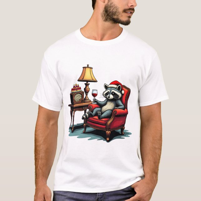 T-shirt Raccoon assis dans une chaise, Siroter du vin uniq (Devant)