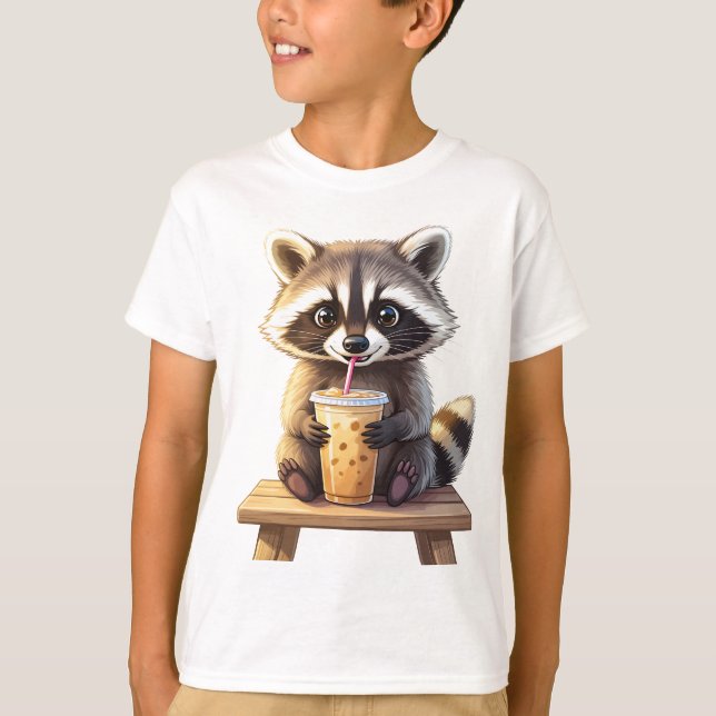 T-shirt Raccoon Drinking Iced Coffee (Devant)