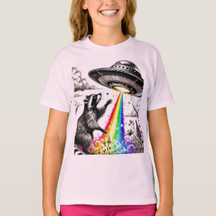 T-shirt Raccoon et l'OVNI arc-en-ciel dans une prairie fle
