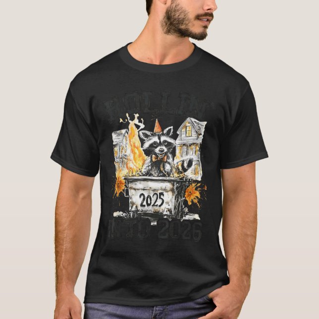 T-shirt Raccoon Rollin Into 2026 Funny Dumpster Fire 2025  (Devant)
