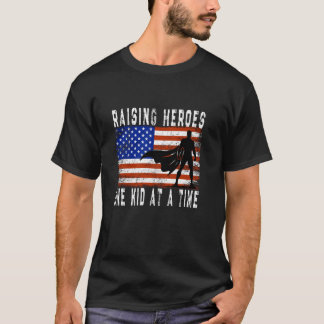 T-shirt Raising Heroes Superhero Papa Retro US Flag Père