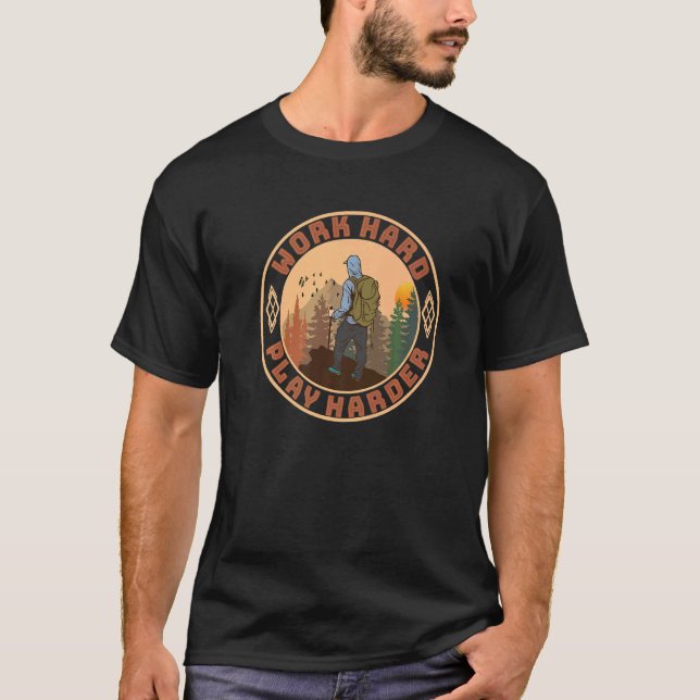 T-shirt Randonneurs Au Sommet Travailler Dur Jouer Dur Sac (Devant)