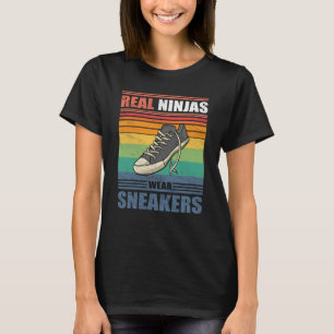 T-shirt Real Ninjas porter Basket chaussures Vintage pied