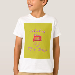T-shirt Réflexion à l'extérieur de la conception de boîte