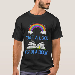 T-shirt Regardez, C'Est Dans Un Livre Rainbow Librarian As