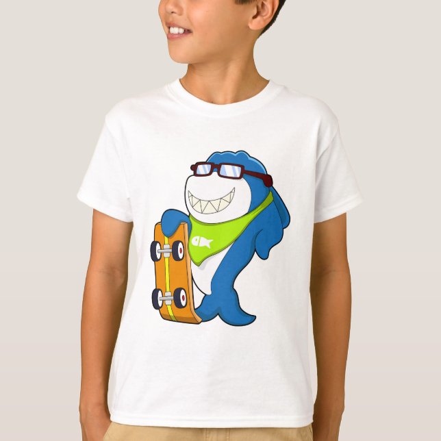 T-shirt Requin comme patineur avec skateboard (Devant)