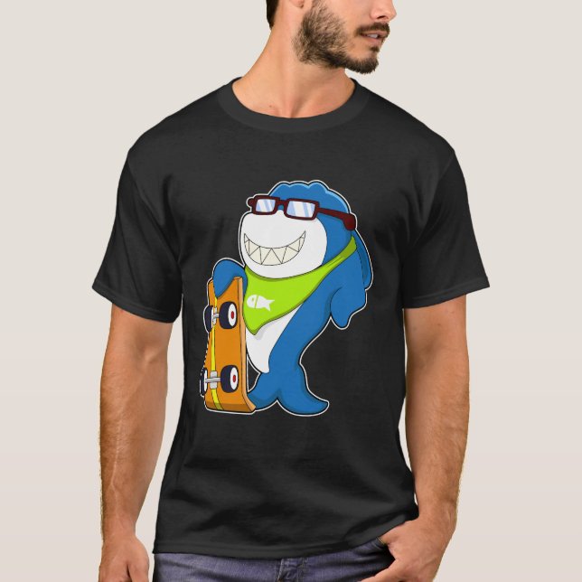 T-shirt Requin comme patineur avec skateboard (Devant)