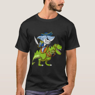 T-shirt Requin Pirate à cheval sur un dinosaure T-Rex