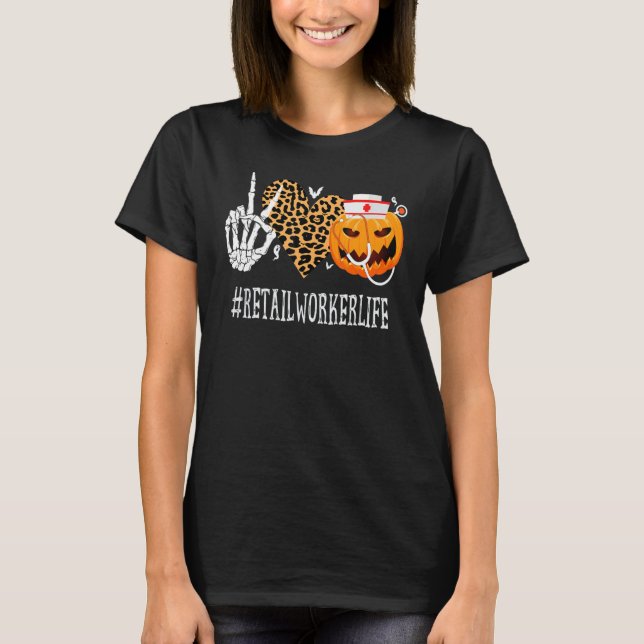 T-shirt Retail Worker Peace Love Citrouille Funny Hallowee (Devant)