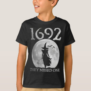 T-shirt Rétro 1692 Ils Ont Manqué Une Sorcière Salem 1692