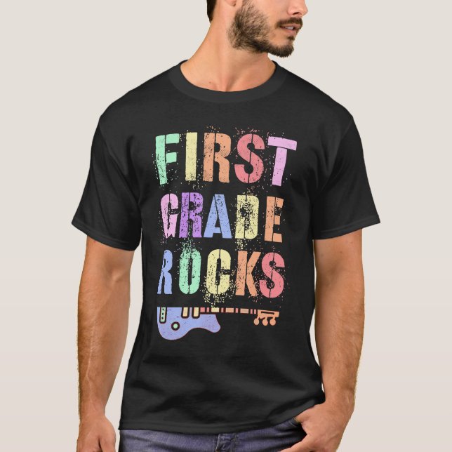 T-shirt Retro 1st GRADE ROCKS Teacher Rockstar FIRST ABCD  (Devant)