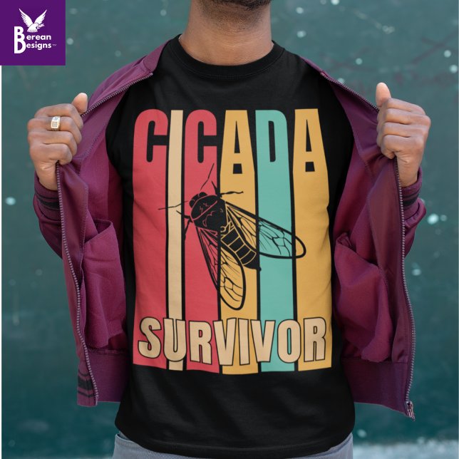 T-shirt Rétro de la CICADA SURVIVOR (Stylish CICADA SURVIVOR t-shirt for the summer cicada invasion of broods xiii and xix. )