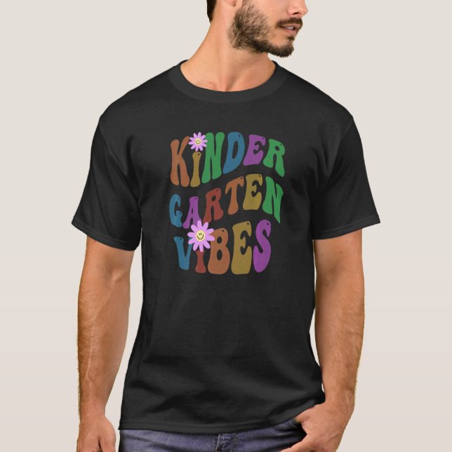 T-shirt Retro KINDERGARTEN VIBES Professeur Peace Love Kin (Devant)