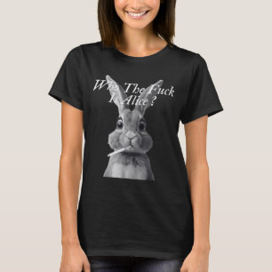 T-shirt Rétro Qui diable est Alice Funny Rabbit