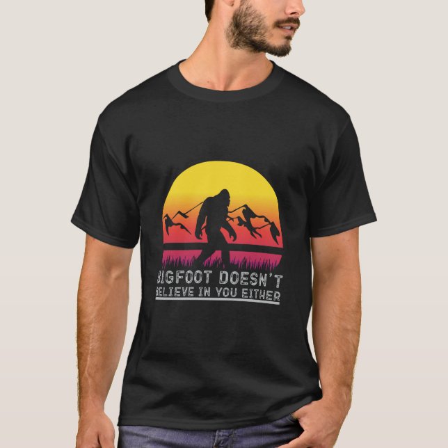 T-shirt Retro Sunset Bigfoot ne croit pas en vous non plus (Devant)