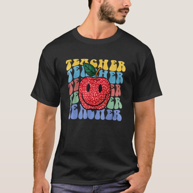 T-shirt Retro Teacher Apple Leopard Groovy Back To School  (Devant)