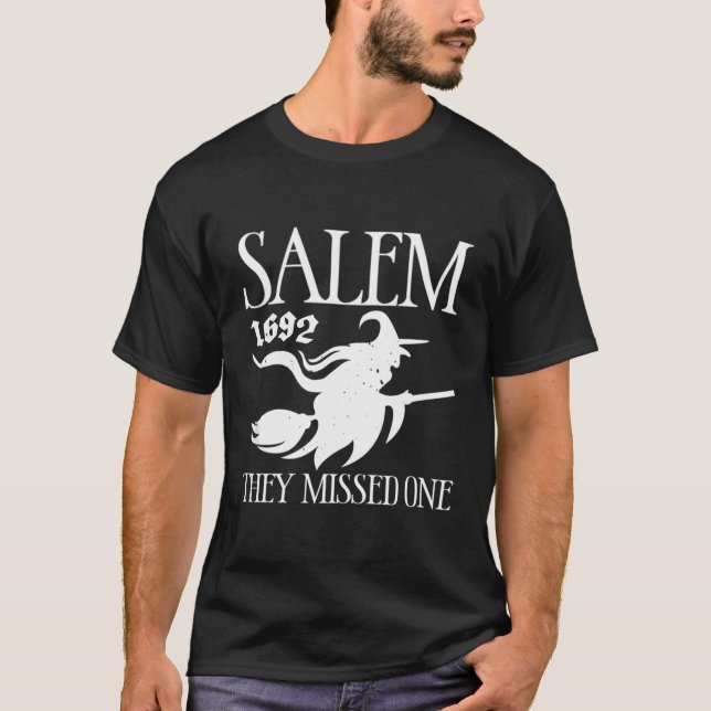 T-shirt Retro Witchy Salem 1692 Ils Ont Manqué Une Sorcièr (Devant)