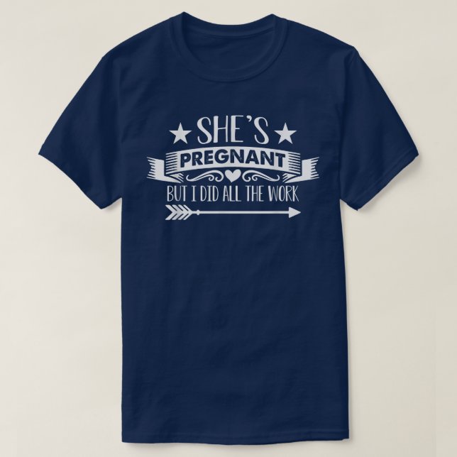 T-shirt Révélation de grossesse - Elle est enceinte, mais  (Design devant)