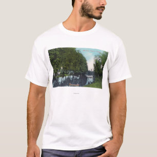 T-shirt Rivière pittoresque avec le canoë SceneEugene, OU